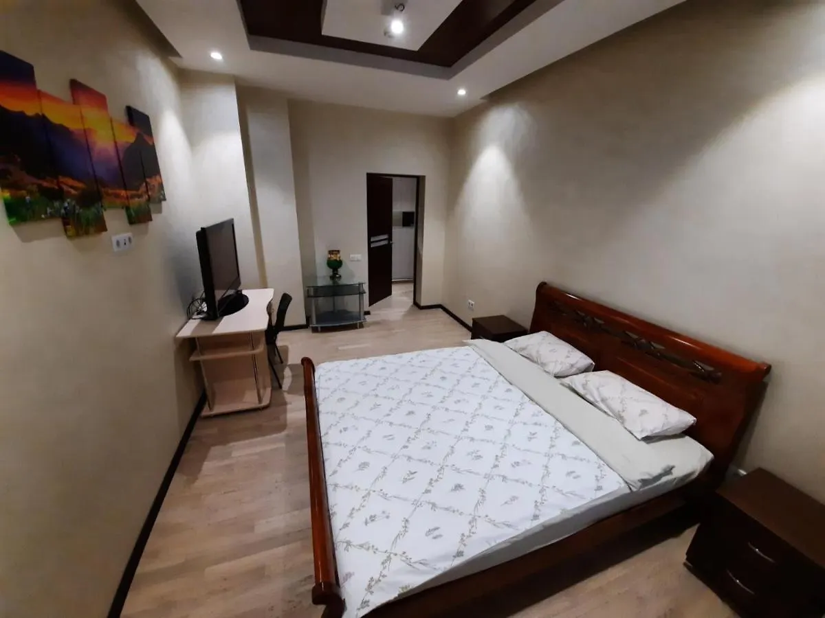 Studio Apartment With 3 Rooms On Dragomirova Str Kiev Oekraïne