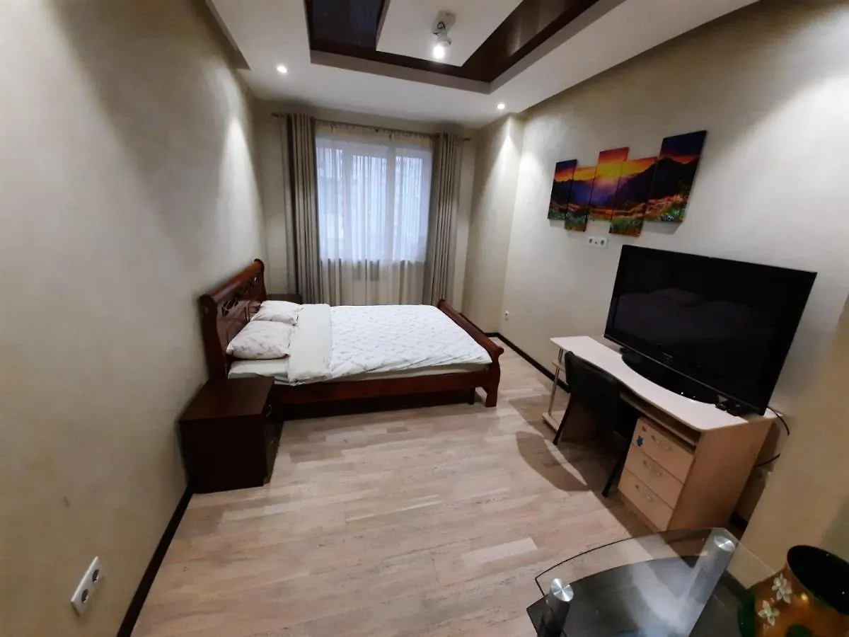 Studio Apartment With 3 Rooms On Dragomirova Str 키예프