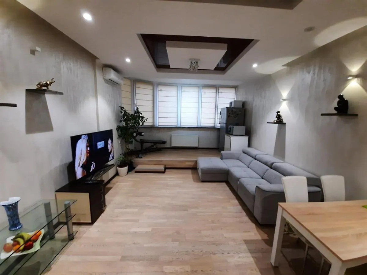 Studio Apartment With 3 Rooms On Dragomirova Str 키예프 0*,  우크라이나
