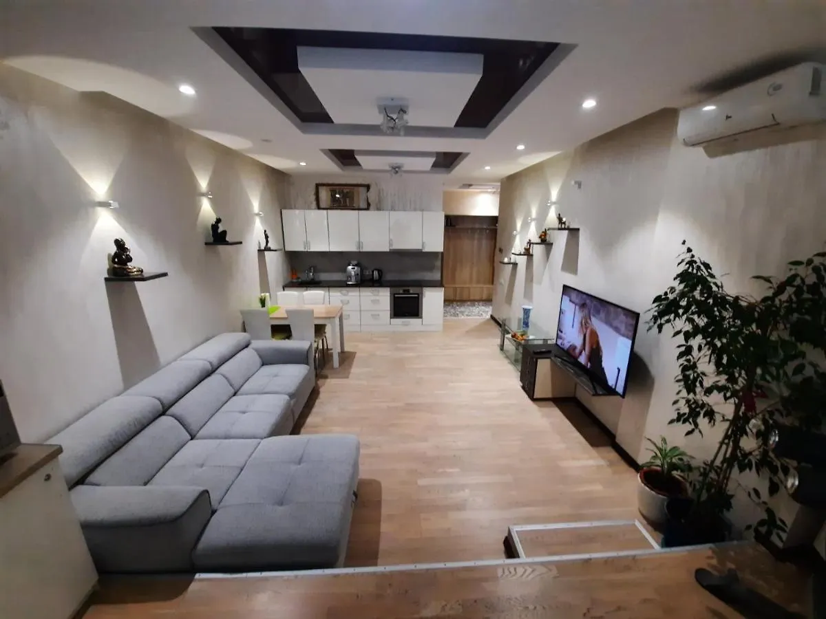 Studio Apartment With 3 Rooms On Dragomirova Str 키예프